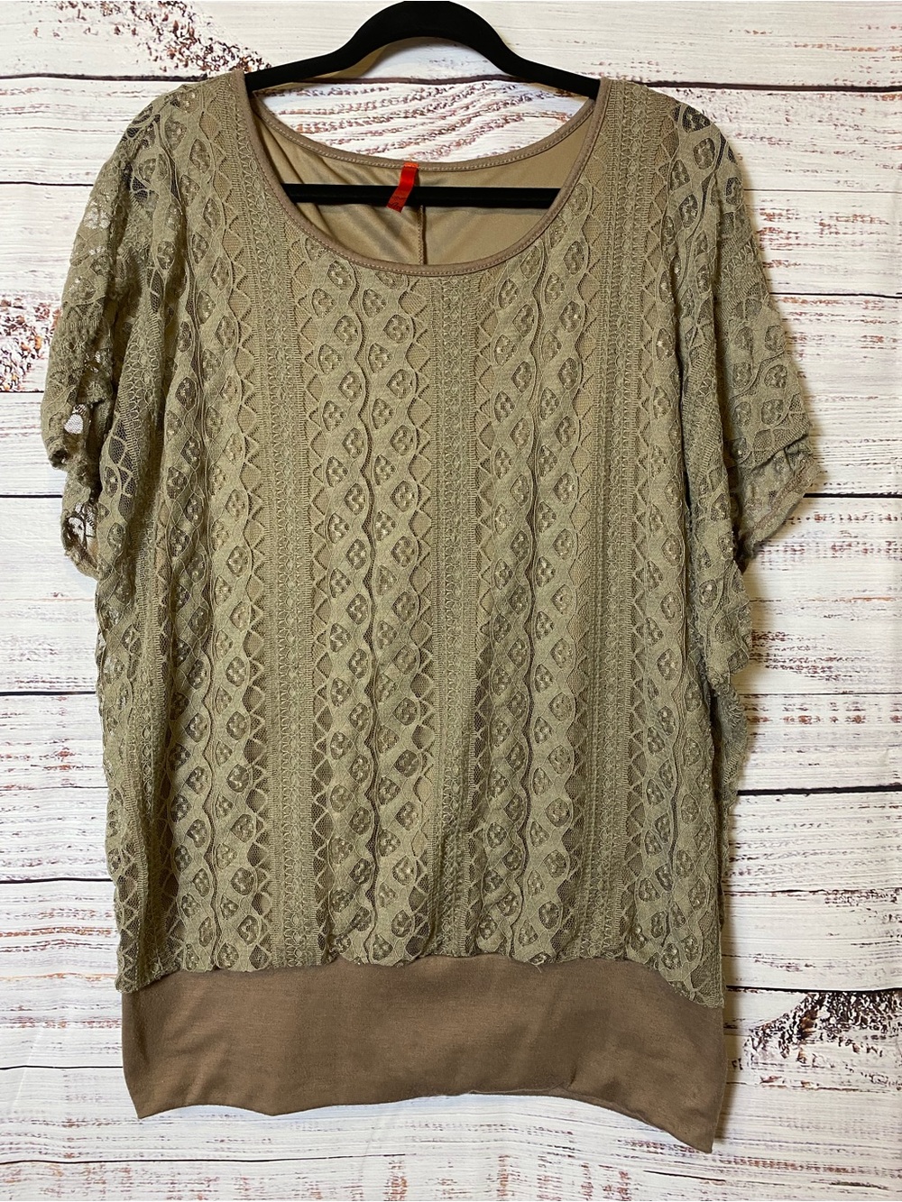 Women's Lace Overlay Short Sleeve Top in Olive